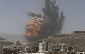 شاهد.. العدوان السعودي يشن غارات عنيفة على اليمن