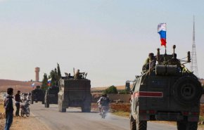 شاهد: القوات الروسية تؤمن القوافل على الطريق الدولي في سوريا 
