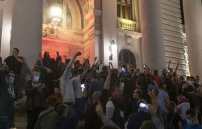 حمله مخالفان رئیس جمهور صربستان به ساختمان مجلس