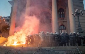 معترضان صربستان خواستار استعفای رئیس‌جمهور شدند
