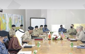 دیدار فرمانده تروریست های «سنتکام» با فرمانده کل نیروی دفاعی بحرین