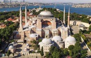 البابا والامارات يعلقان على قرار تركيا بشأن متحف 