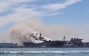 فیلم| آتش‌سوزی در کشتی جنگی آمریکایی ادامه دارد
