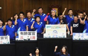 المعارضة التايوانية تحتل البرلمان مجددا بعد اشتباكات
