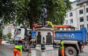 مجسمه معترض سیاهپوست به دستور شهردار «بریستول» انگلیس پایین کشیده شد