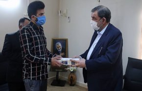 دبیر مجمع تشخیص مصلحت از جوان فداکار حادثه کلینیک سینا تجلیل کرد
