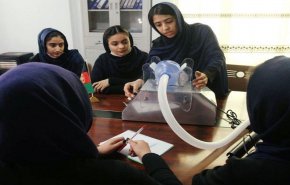 افغانستان.. طالبات يصممن جهازا رخيصا للتنفس لمرضى كورونا