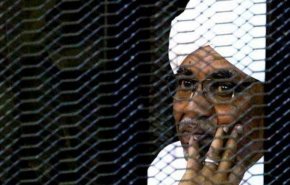 بالفيديو.. المحكمة السودانية تؤجل محاكمة البشير لهذا السبب  
