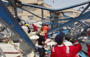 بالصور.. مصرع 3 أشخاص في انهيار مبنى رياضي في البصرة
