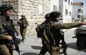 الاحتلال يعتقل فلسطينيا بزعم محاولته سرقة سلاح جندي جنوب بيت لحم