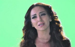 الفنانة السورية أمل عرفة تصاب بفيروس كورونا