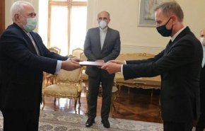 سفیران جدید عمان و آلمان رونوشت استوارنامه خود را تسلیم ظریف کردند