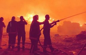 آتش‌سوزی گسترده در یک بازار خوراک دام در عربستان سعودی + فیلم