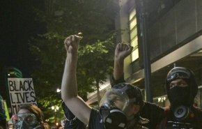 حمله معترضان آمریکایی به مرکز پلیس پورتلند