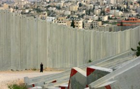 شاهد.. ثغرات بالجدار العنصري وتوافد آلاف الفلسطينيين للداخل المحتل
