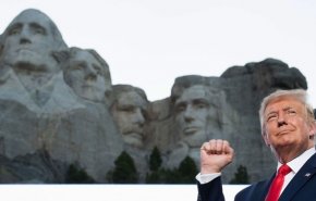 درخواست عجیب ترامپ برای حکاکی چهره‌اش بر روی کوهی در آمریکا