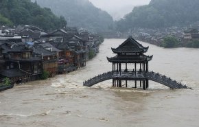 شاهد..تحدي الفيضانات يثير الغضب بين الصينيين