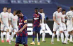 شاهد..كيف إستقبل جمهور إسبانيا فريق برشلونة بعد هزيمته التاريخية