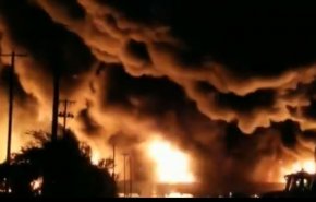 آتش‌سوزی مهیب در منطقه صنعتی تگزاس + فیلم
