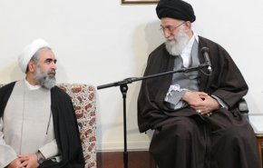رهبر انقلاب: خستگی‌ناپذیری و صراحت حجت‌الاسلام حسینیان در مواضع بحق انقلابی، برجسته و نمایان بود