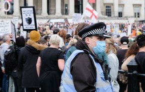 اعتراض هزاران انگلیسی‌ در لندن به محدودیت‌های قرنطینه