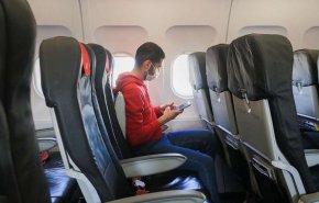 ما هو المكان “الأكثر خطورةً” للإصابة بفيروس كورونا على متن الطائرة؟
