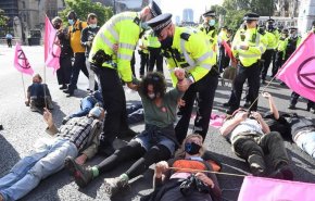 دور جدید تظاهرات فلج کننده در لندن/ پلیس انگلیس ۹۰ فعال محیط زیست را دستگیر کرد