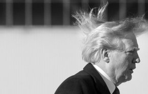 ترامپ یک مراسم مهم را لغو کرد تا موهایش به هم نریزد
