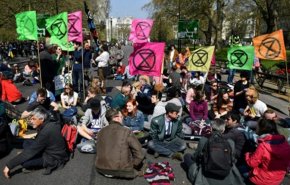 تجمع فعالان محیط زیست در انگلیس، توزیع صدها هزار جراید امپراطوری صهیونیستی را مختل کرد