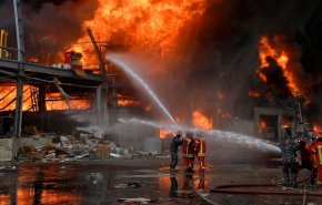 حريق في مرفأ بيروت يعيد إلى الأذهان الانفجار المدمّر