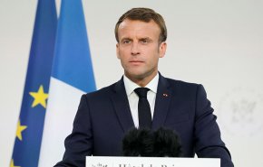 ماكرون يطالب بتسليم السلطة للمدنيين في مالي