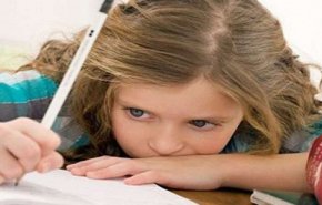 بالصور.. طفلة تكتب رسالة بطول 15 مترا لجارتها بهدف استعادة لعبها