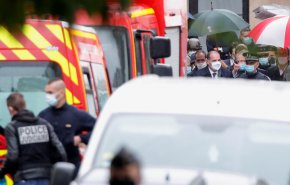 باريس: المصابان بحادثة الطعن صحفيان وشرطة مكافحة الإرهاب تحقق