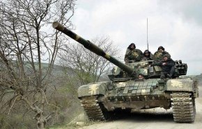 دبابات آذربيجان تحت مرمى نيران القوات الأرمنية
