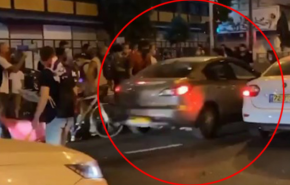 یک صهیونیست افراطی معترضان در تل آویو را با خودرو زیر گرفت