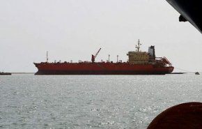 بحرية العدوان تحتجز 19 سفينة نفطية يمنية