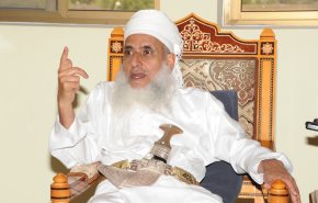 مفتي عمان يرد بشدة على تصريحات الرئيس الفرنسي 