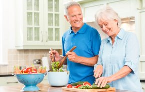 فاكهة شهية تبطئ عملية الشيخوخة لتعزيز طول العمر!
