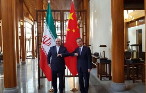 پیشنهاد وزیر خارجه چین برای گفت‌وگو و حل بحران‌های منطقه در دیدار با ظریف