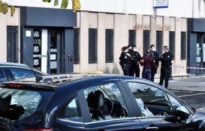 حمله معترضان به نیروهای امنیتی فرانسه در حومه پاریس