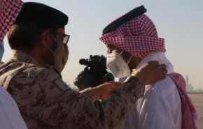 تحالف العدوان:وصول 15 أسيرا سعوديا و4 سودانيين إلى الرياض