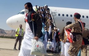 ششمین هواپیمای حامل اسرای یمنی وارد فرودگاه صنعا شد