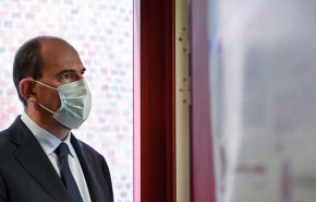 كاستكس يستل سيفه ويتوعد قتلة المدرس الفرنسي 