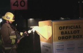 آتش زدن عمدی صندوق اخذ آراءِ زودهنگام در کالیفرنیا
