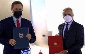 الامارات والكيان الاسرائيلي يوقعان 14 اتفاقية بينها الغاء التأشيرات
