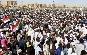 السودانيون يطالبون بتصحيح مسار الثورة وتحسين الأوضاع المعيشية + فيديو