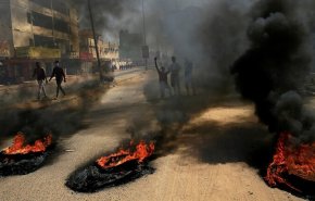 بالصور..إحراق علم الكيان الصهيوني خلال احتجاجات في السودان