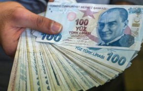 الليرة التركية تتدهور لمستويات قياسية متأثرة بعوامل اقتصادية