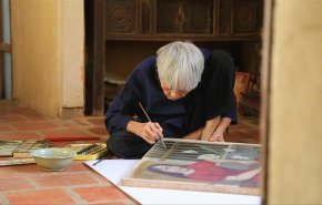 شاهد.. عرض لوحات حريرية للفنانة الفيتنامية (89) عاما في متحف لندن  