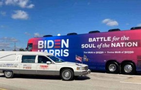 مؤيدون لترامب حاصروا حافلة لحملة بايدن في تكساس!
